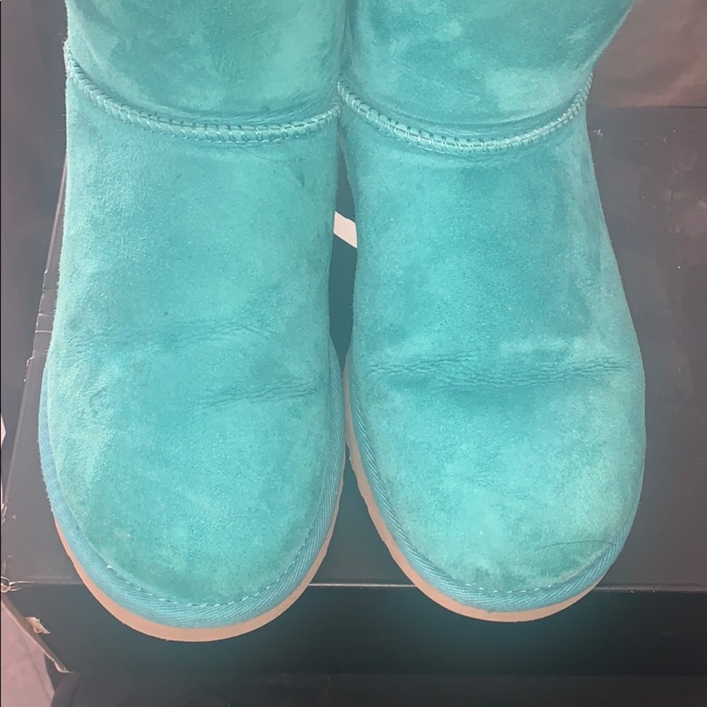 Teal woman’s bow uggs size 9